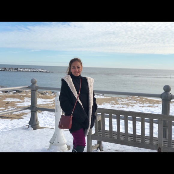 Meet your Posher, Lea - Picture 2 of 5